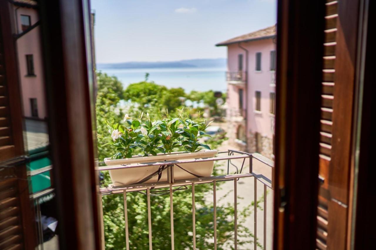 Porto Valentino Apartment Sirmione Buitenkant foto
